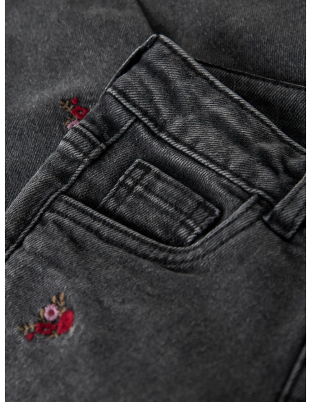 PANTALON FLORES BORDADAS