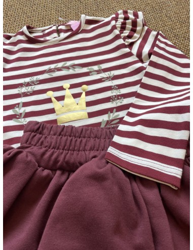 CAMISETA RAYAS+FALDA BURDEOS
