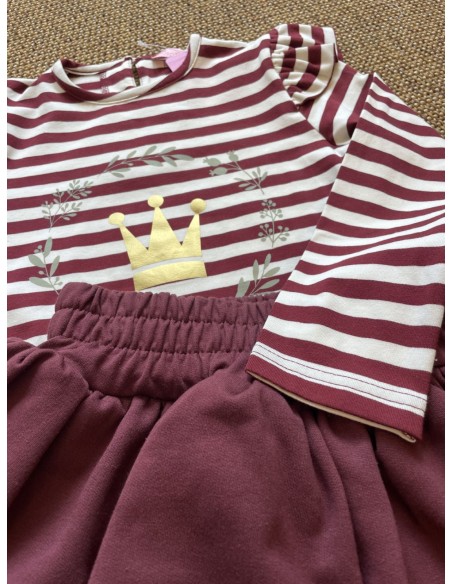 CAMISETA RAYAS+FALDA BURDEOS