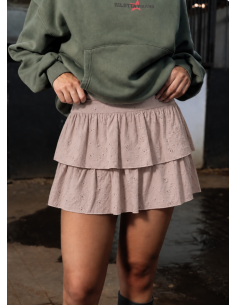 FALDA/SHORT FLOR BORDADA CON VOLANTE
