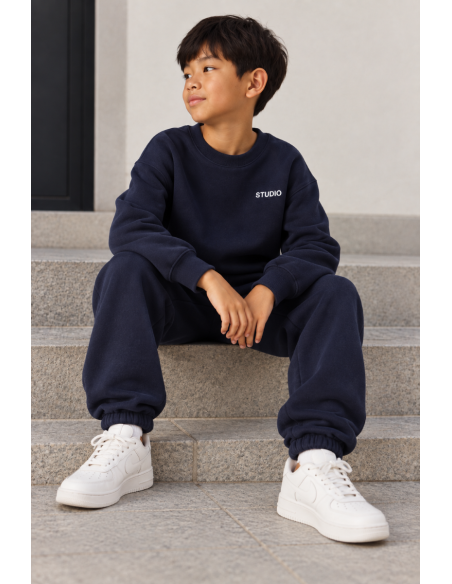 JOGGER STUDIO MARINO CON PUÑO