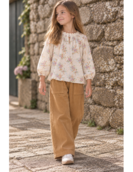 BLUSA FLOR GRANDE CORTES BEIGE  