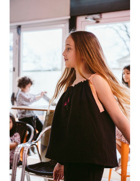 TOP NEGRO BORDADO